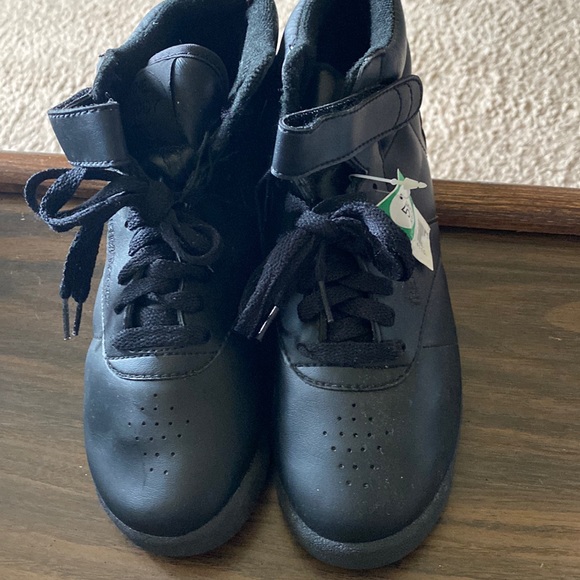 The Body Co. Shoes Nwt The Body Co Black Tennis Shoes Wlaces Velcro